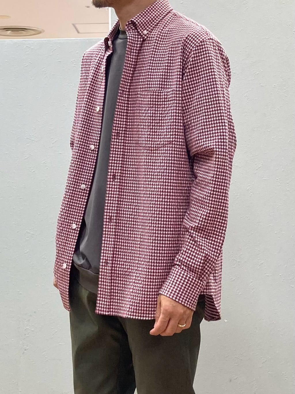 シュンさんの「TAKEO KIKUCHI｜【抗菌防臭/シーズンレス】シアサッカーギンガムチェック ストレッチシャツ」を使ったコーディネート