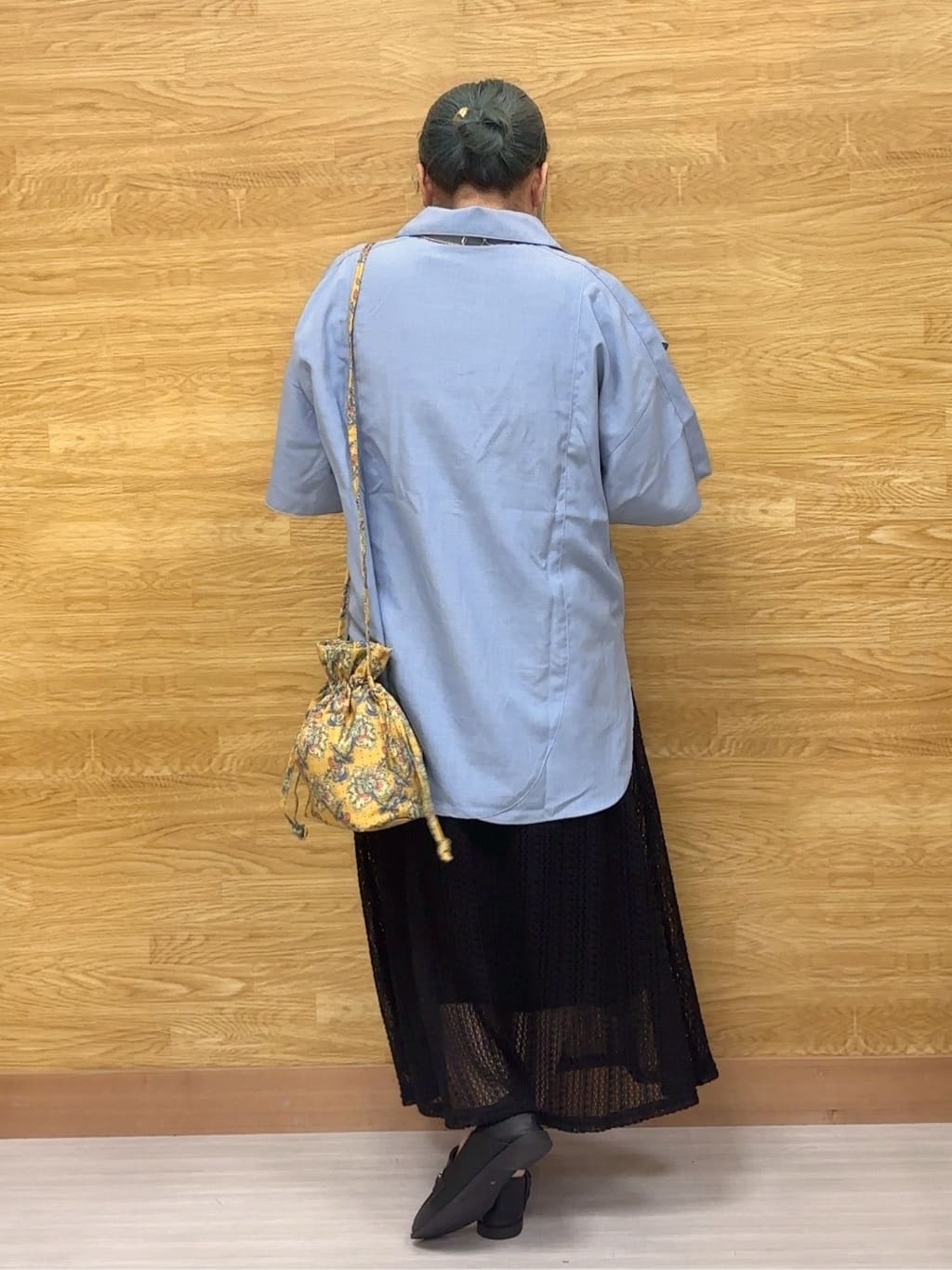 ぁむさんの「SHOO･LA･RUE｜【洗える/S-LL】大きめのフリルが印象的 デザインブラウス」を使ったコーディネート