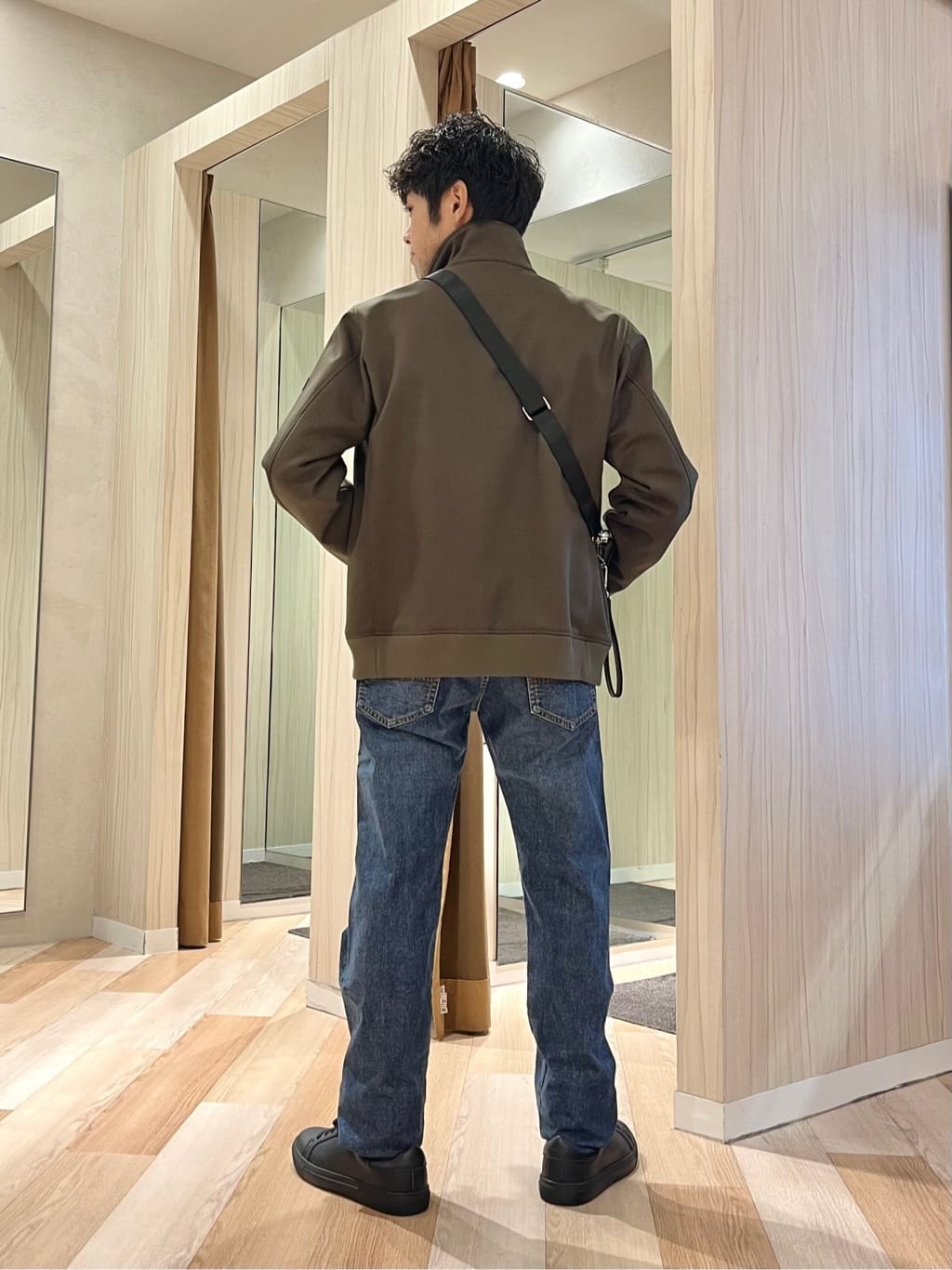 URAさんの「TAKEO KIKUCHI｜【Made in JAPAN】播州織 ドビー千鳥シャツ」を使ったコーディネート