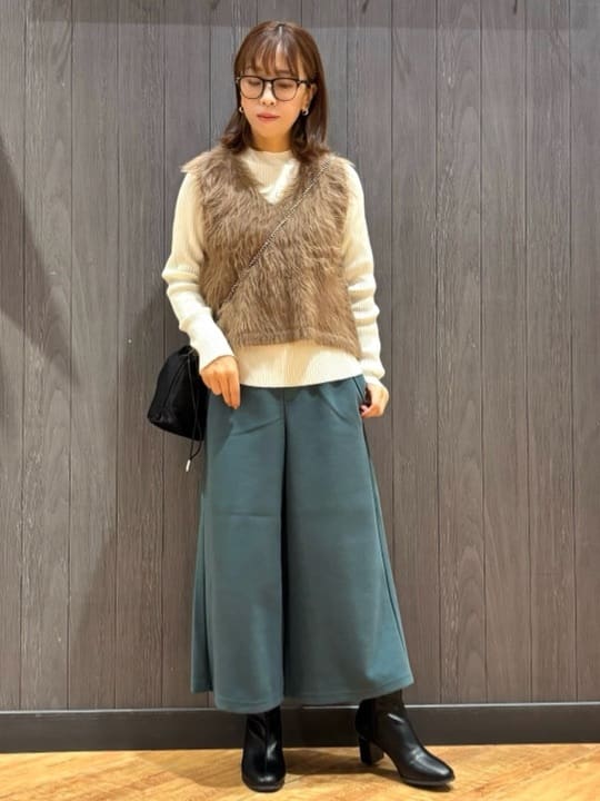 meiさんの「SHOO･LA･RUE｜【高レビュー/2点セット】着るだけでコーデが決まる フェザーニットベスト&times;リブニット」を使ったコーディネート