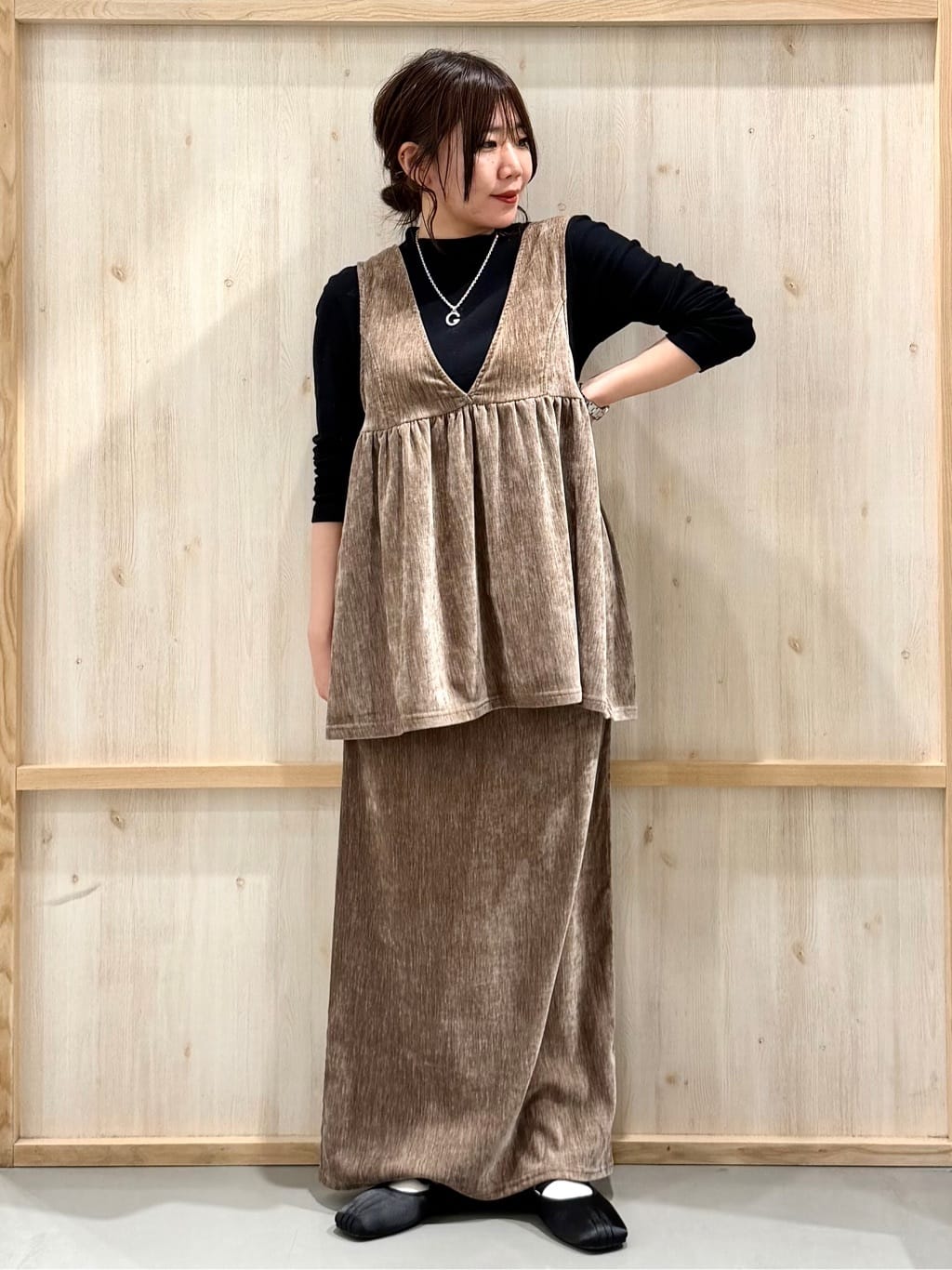 nanaさんの「THE SHOP TK｜ベロアセットアップ」を使ったコーディネート