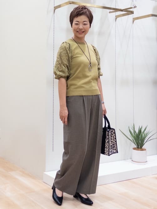 シュウコさんの「grove｜【二の腕カバー】繊細さと上品さをまとう袖刺繍プルオーバーニット」を使ったコーディネート