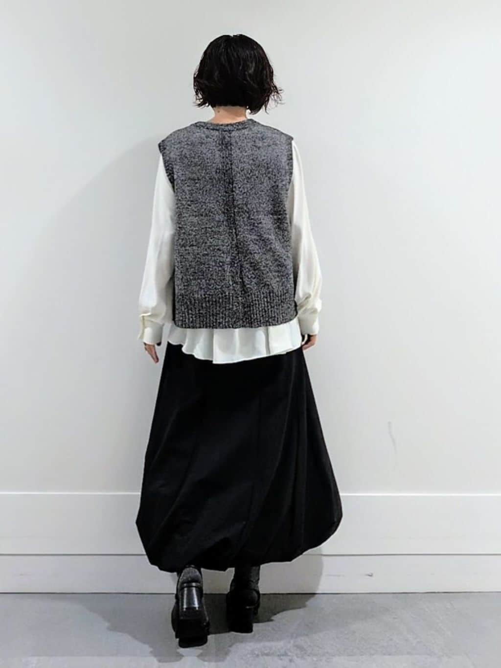 ミズタさんの「UNTITLED｜【重ね着レイヤードに】杢調ニットベスト」を使ったコーディネート