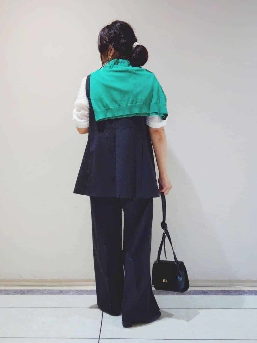 TOMOMIさんの「INDIVI｜【セットアップ可能】凹凸ストレッチ素材テーラードカラージレジャケット」を使ったコーディネート