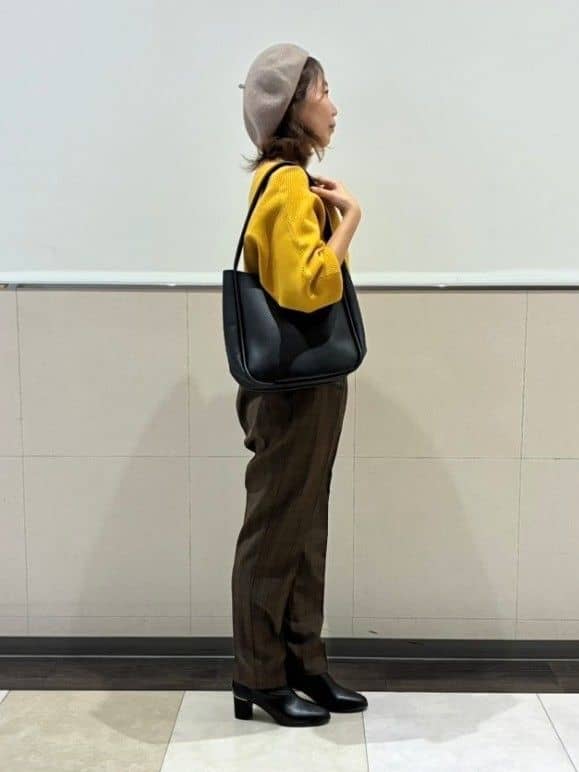 ジュンさんの「SHOO･LA･RUE｜【S-LL/チェック柄アソート】脚のラインをきれいに見せる タックテーパードパンツ」を使ったコーディネート