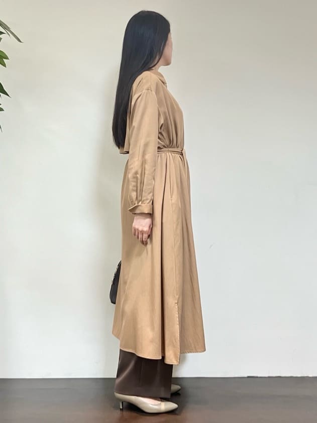 カレンさんの「UNTITLED｜【前開きボタン/ベルト付/羽織シャツ/】2WAYトレンチ風ワンピース」を使ったコーディネート