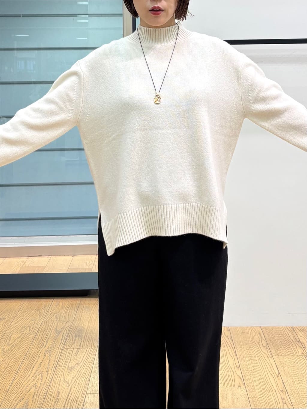 asamiさんの「INDIVI｜【冬ニット人気NO．1！／カシミヤ混】ミドルゲージハイネックニット」を使ったコーディネート