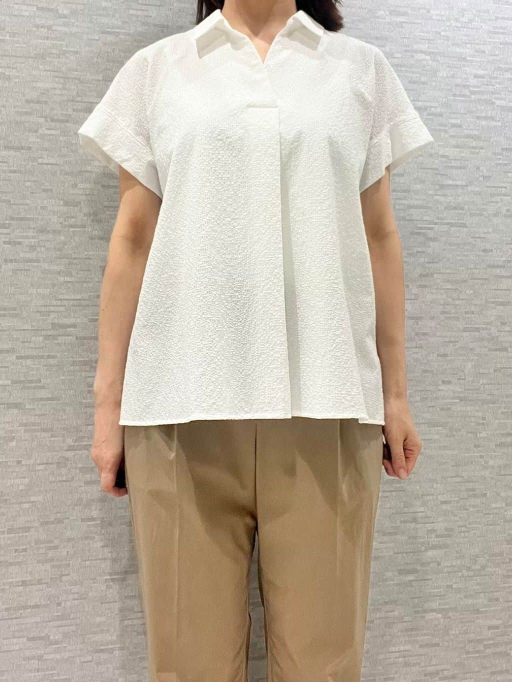 marikoさんの「Reflect｜【二の腕さりげなくカバー】シャツ衿オフボディブラウス」を使ったコーディネート