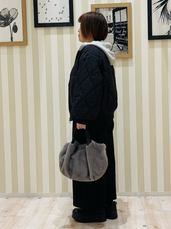 ma_miさんの「SHOO･LA･RUE｜【S-LL】お顔周りをすっきり魅せる ふんわり Vネックフードニット」を使ったコーディネート