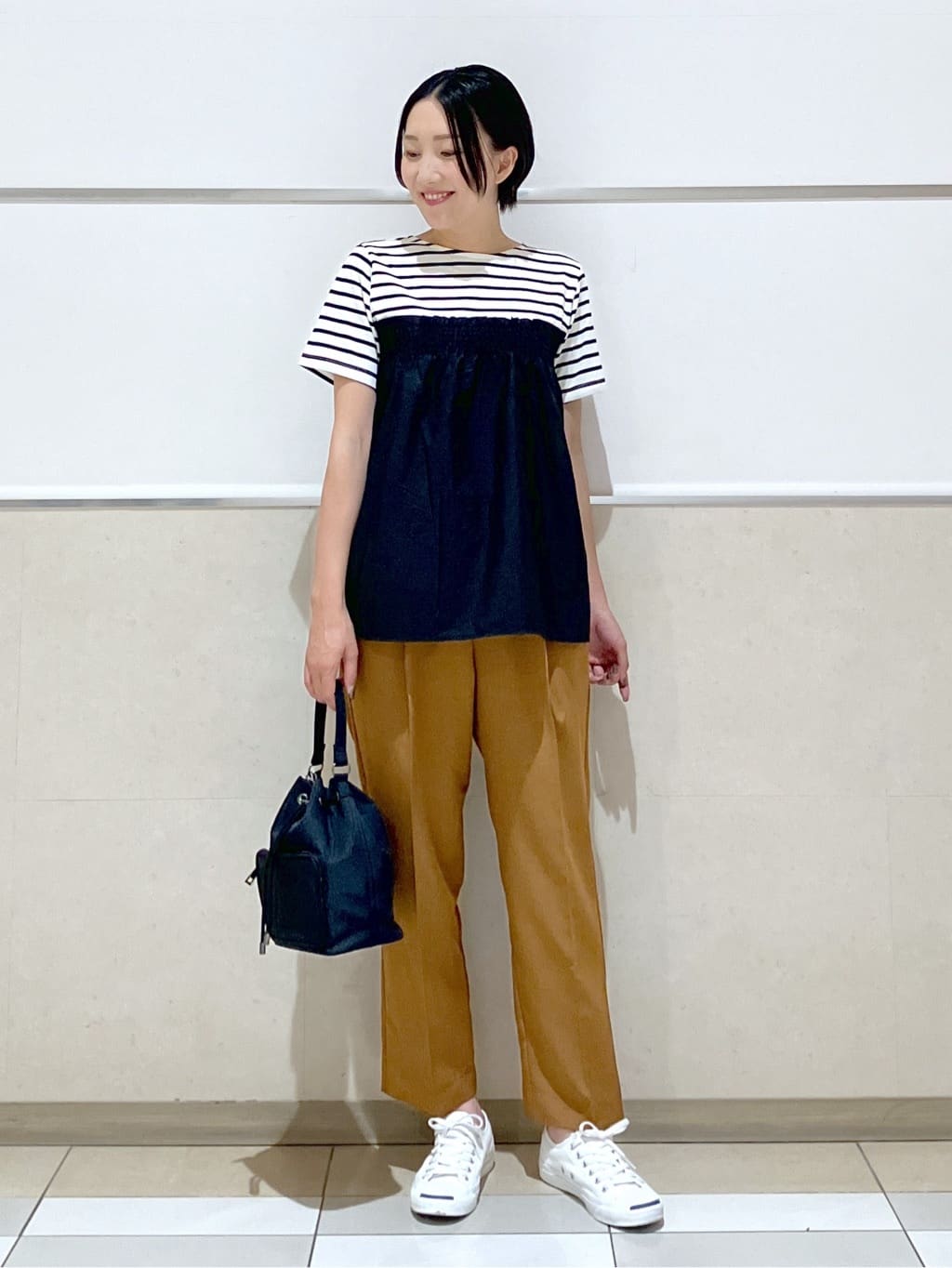 eriko さんの「Dessin｜【ウエストゴム・洗える】センターライン入りテーパードパンツ（XS～L）」を使ったコーディネート