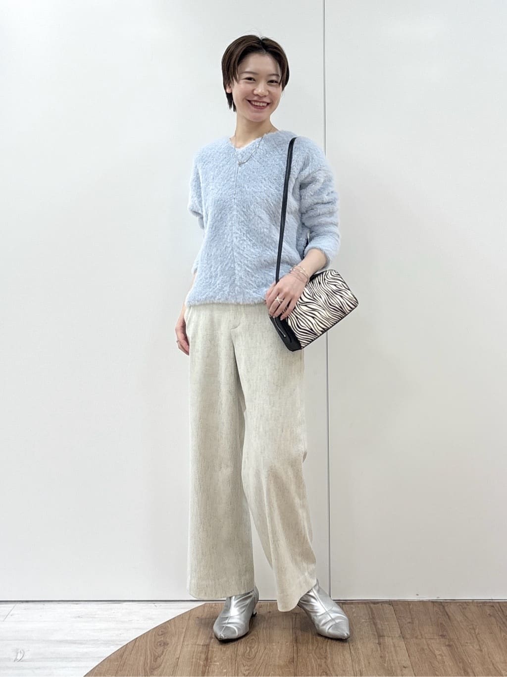 kanaeさんの「INDIVI｜【褒められパンツ／ウール混】ウォームウール ワイドパンツ」を使ったコーディネート