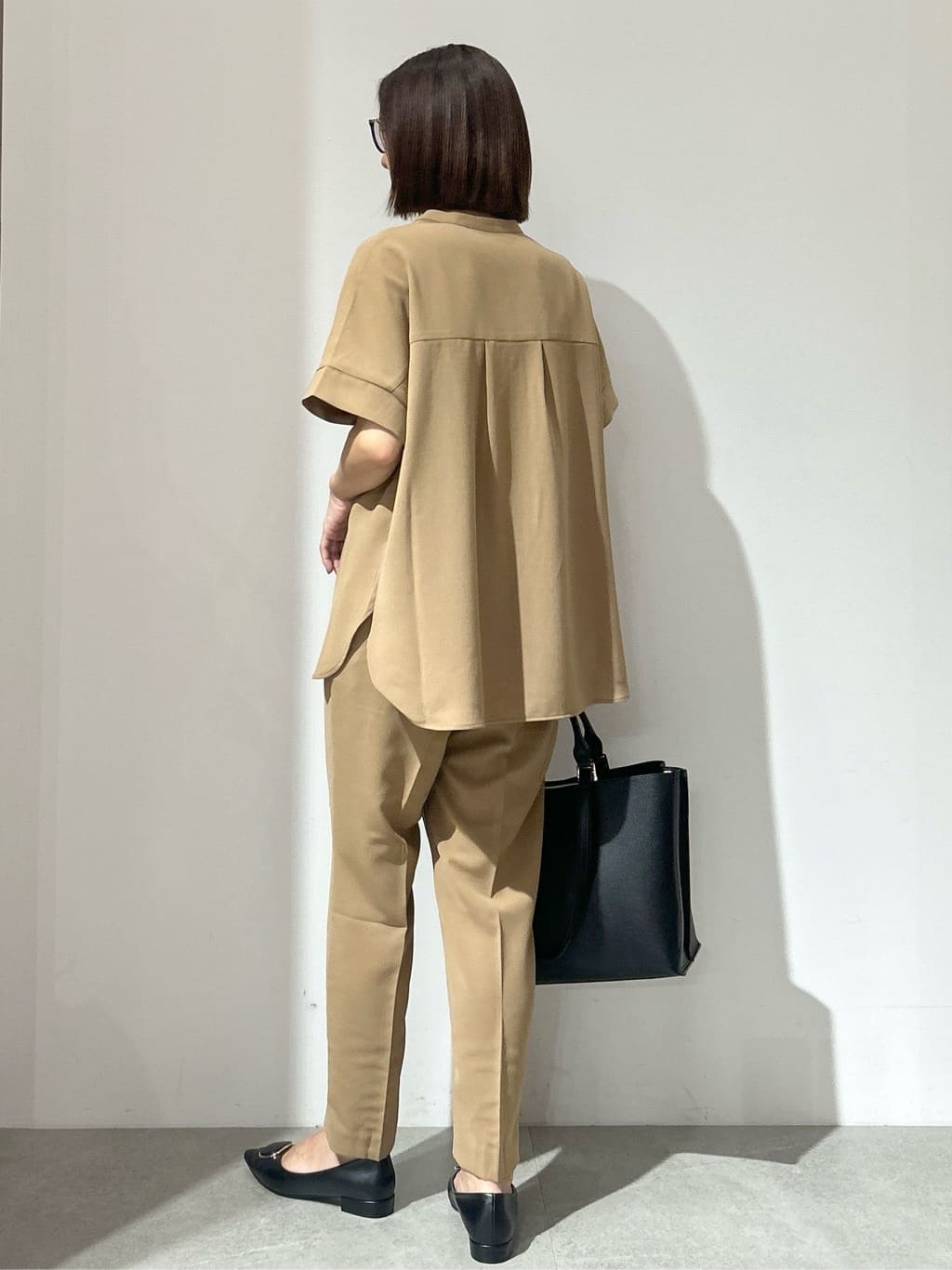 NAKAさんの「OPAQUE.CLIP｜《5色展開／SS-LLサイズ》スキッパー金ボタンブラウス／セットアップ対応【防シワ／ストレッチ／洗濯」を使ったコーディネート