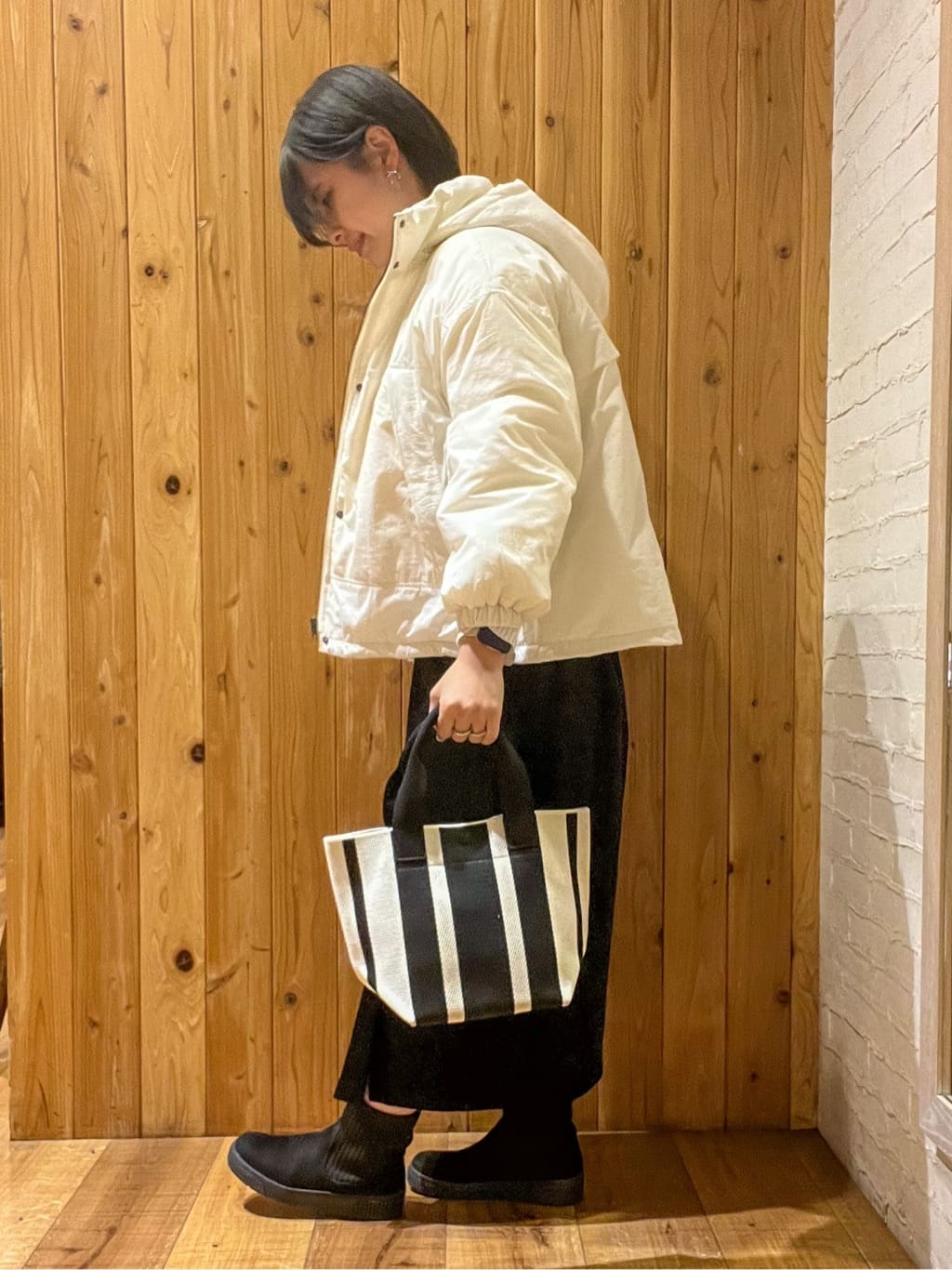 m.さんの「SHOO･LA･RUE｜【撥水/あったか】たっぷり着られる 中綿モンスターショートコート」を使ったコーディネート