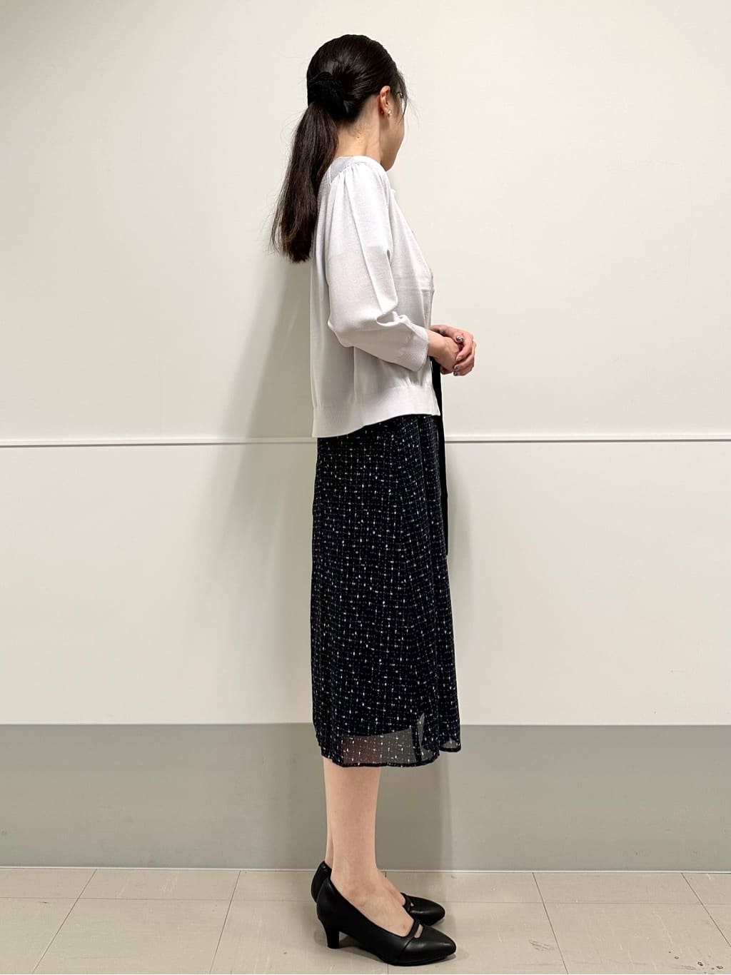 Momoさんの「Reflect｜【WEB先行カラーあり／マシンウォッシュ可／ナローベルト付き】オフボディツイードチェックワンピース」を使ったコーディネート