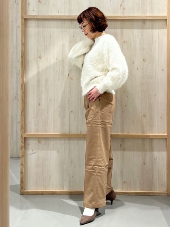 nakoさんの「THE SHOP TK｜着るたびときめく ふんわりフェザーシャギーニット」を使ったコーディネート