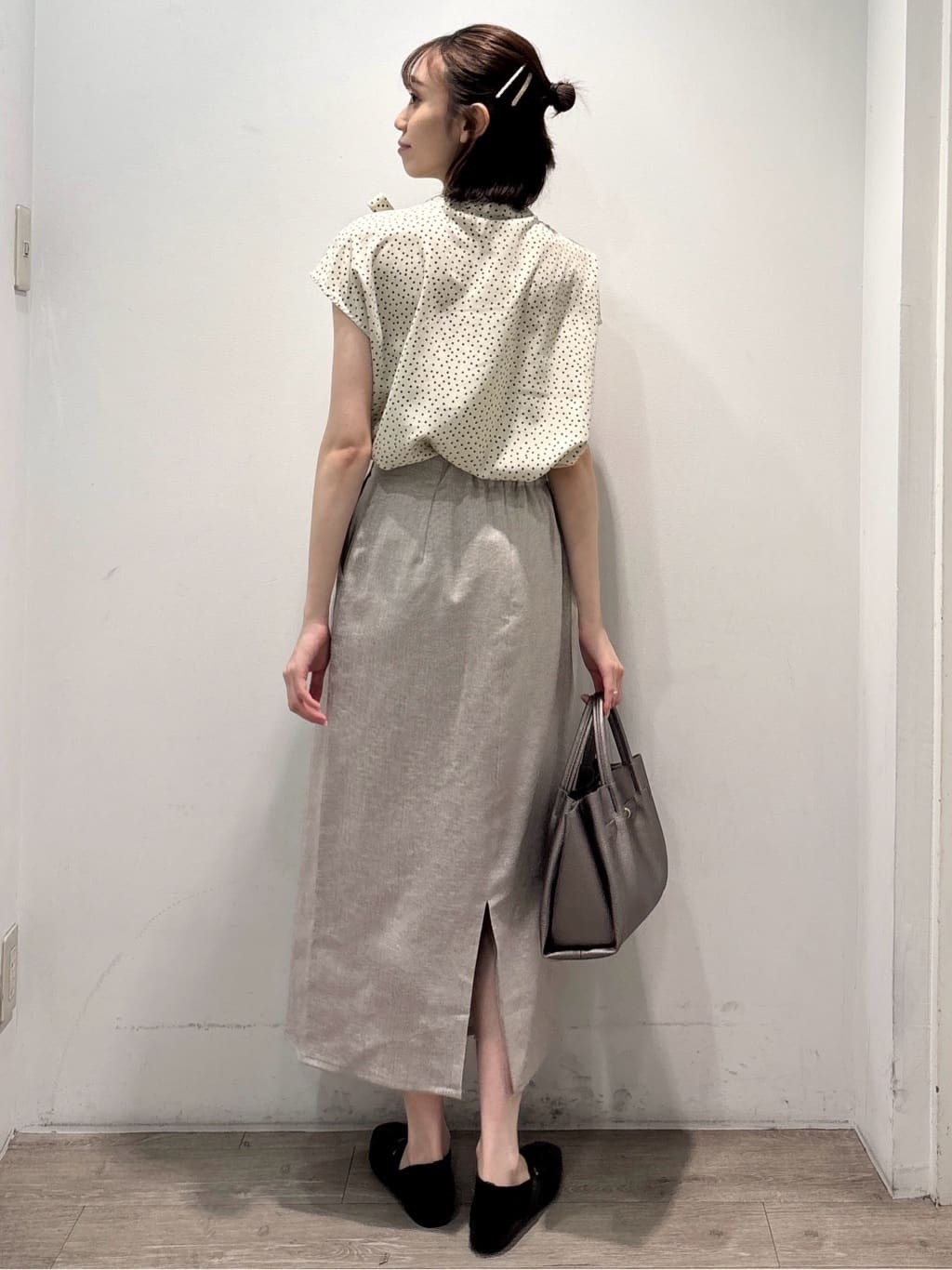 ぶまりんさんの「OPAQUE.CLIP｜ラッピングボウタイドットブラウス【洗濯機洗い可】」を使ったコーディネート