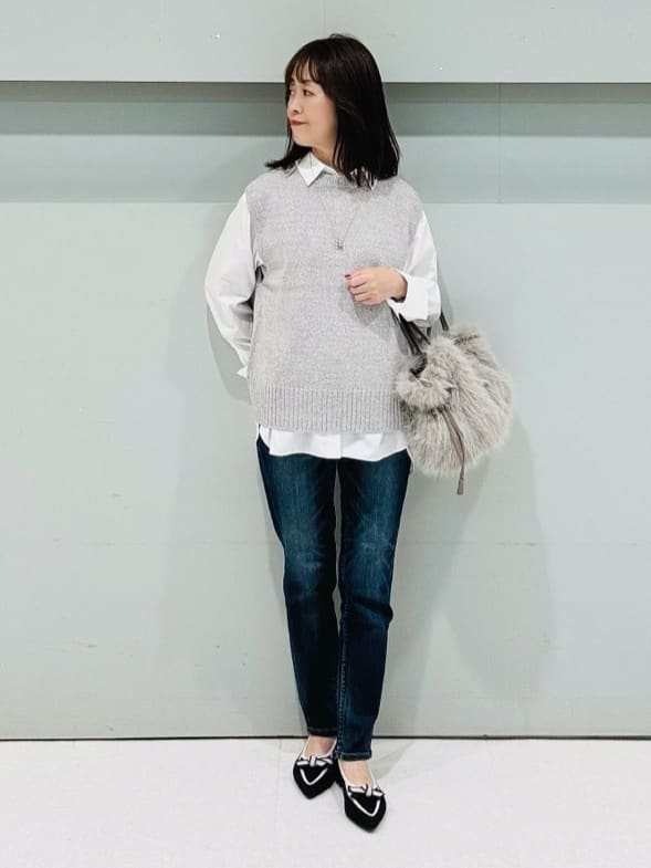 makiさんの「UNTITLED｜【重ね着レイヤードに】杢調ニットベスト」を使ったコーディネート