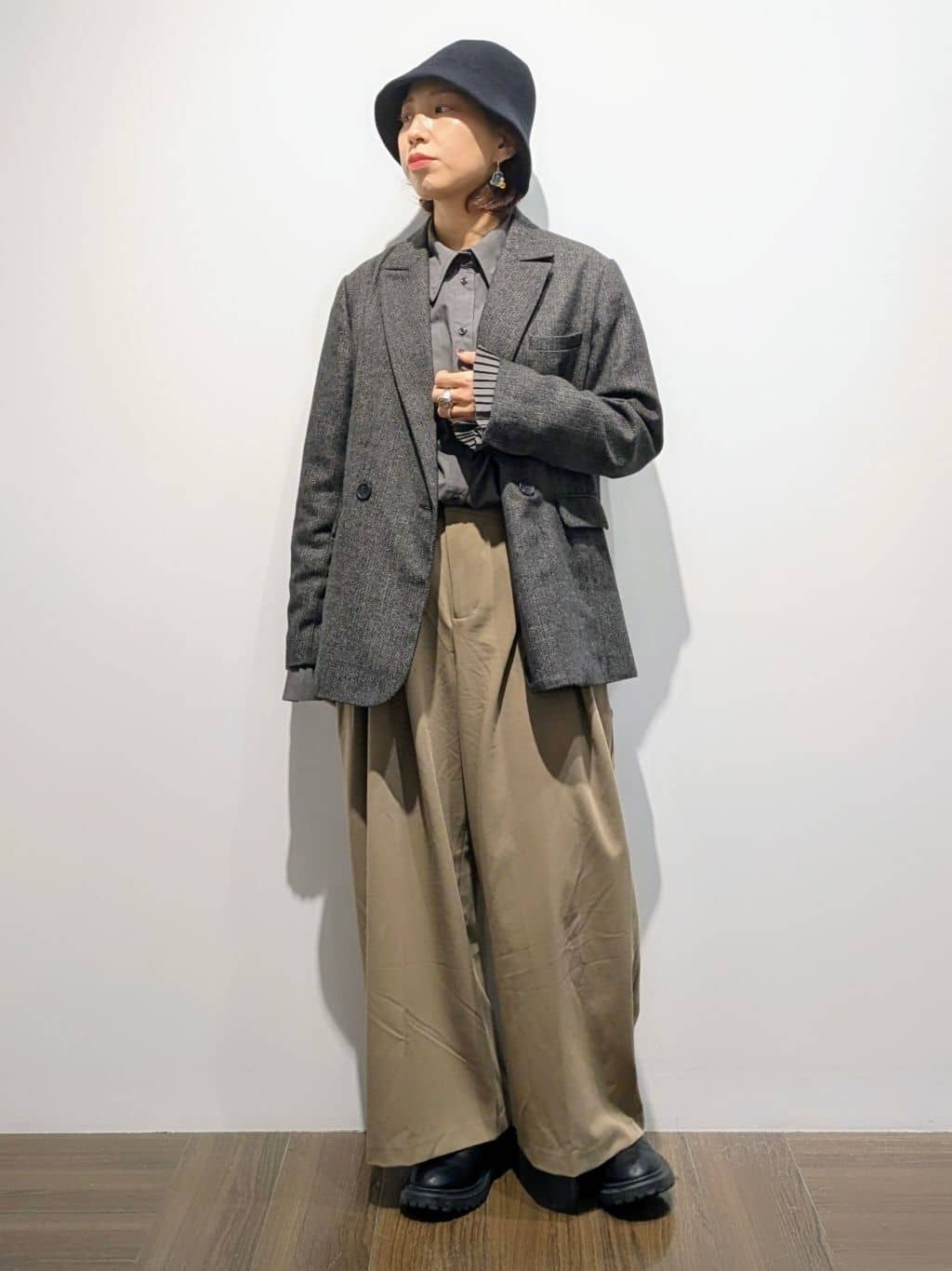 4410さんの「THE SHOP TK｜サス付きタックワイドパンツ」を使ったコーディネート