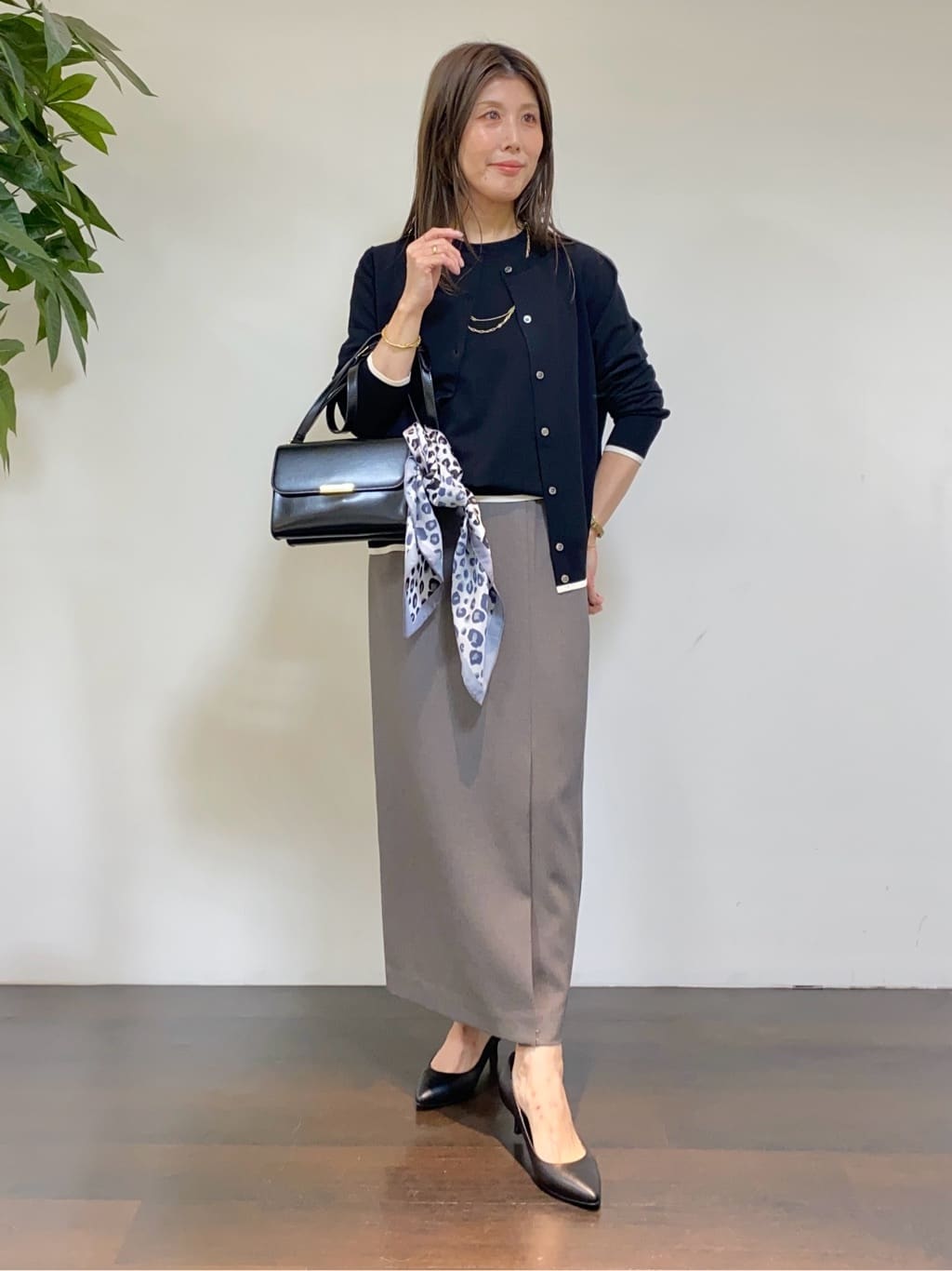 tomoさんの「UNTITLED｜【アンサンブル可/薄手】ベーシッククルーネックカーディガン」を使ったコーディネート
