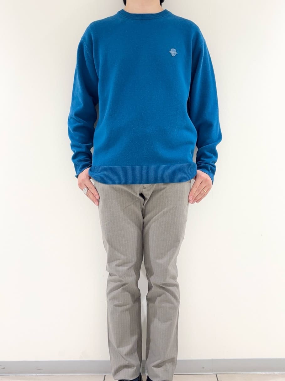 及川さんの「TAKEO KIKUCHI｜【Air Palette Knit】ワンポイント カラーニット プルオーバー」を使ったコーディネート