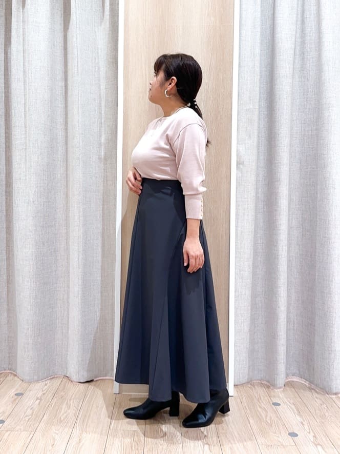 naoさんの「grove｜ON/OFF毎日使える！袖口ボタンドロップショルダーニット」を使ったコーディネート