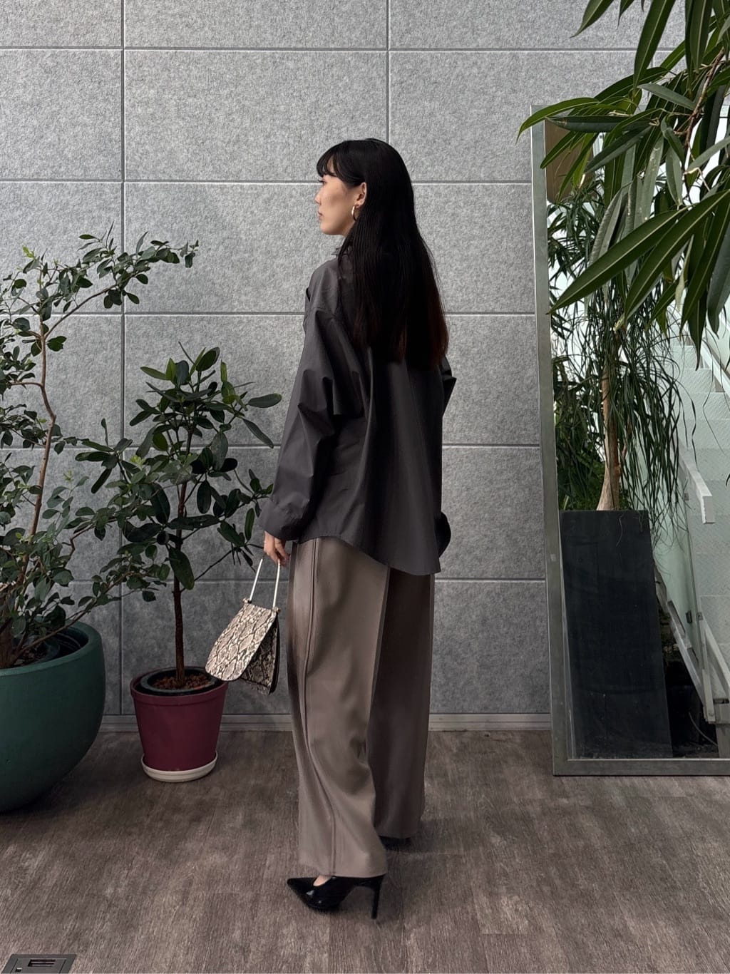 rinaさんの「INDIVI｜Comfy SET UP｜イージーストレートワイドパンツ【セットアップ対応／通勤/カセット服】」を使ったコーディネート