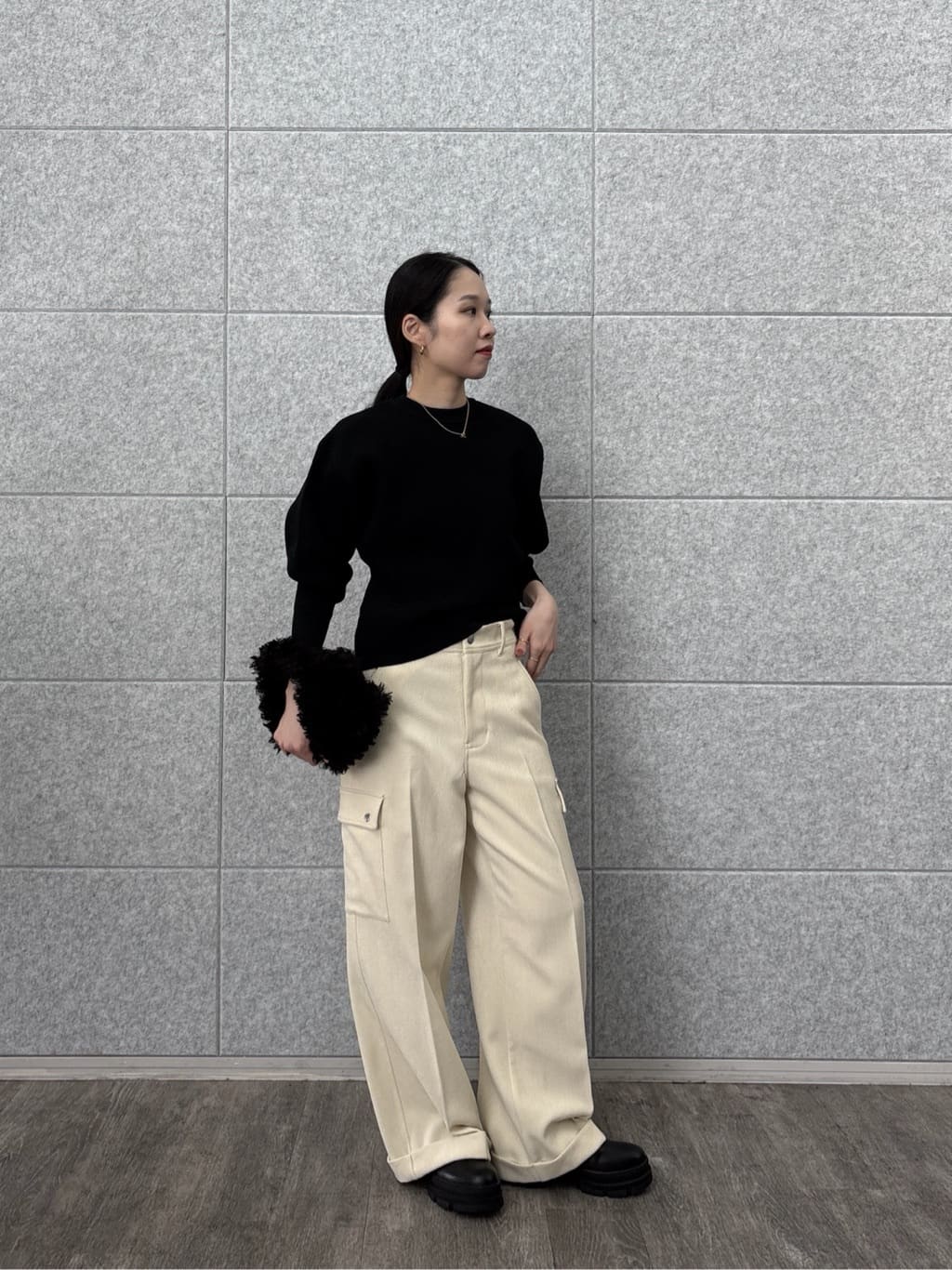 ひなさんの「INDIVI｜フェイクファーマイクロバッグ」を使ったコーディネート