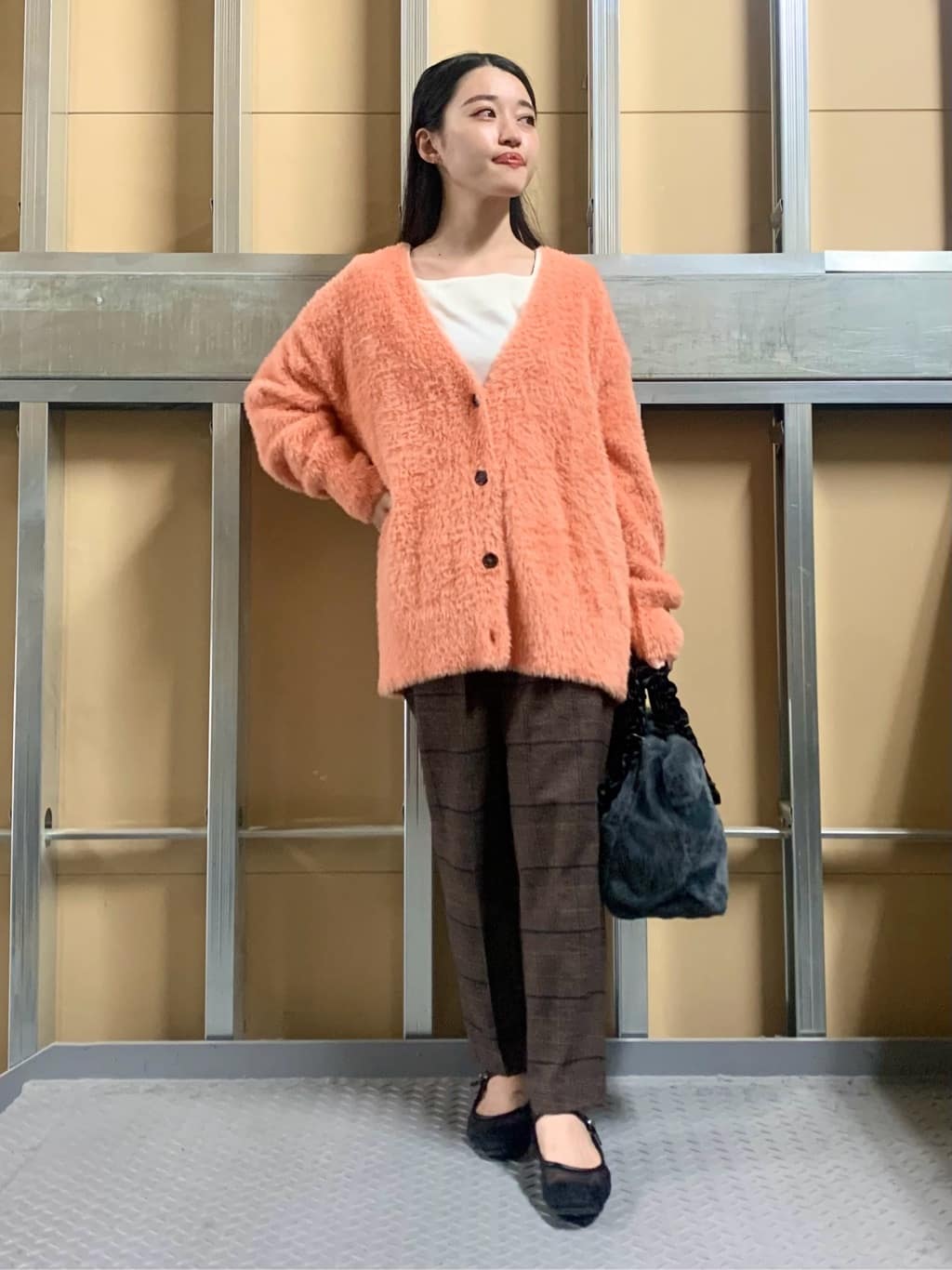 sahoさんの「THE SHOP TK｜【ふわふわあったか】フェザーカーディガン」を使ったコーディネート