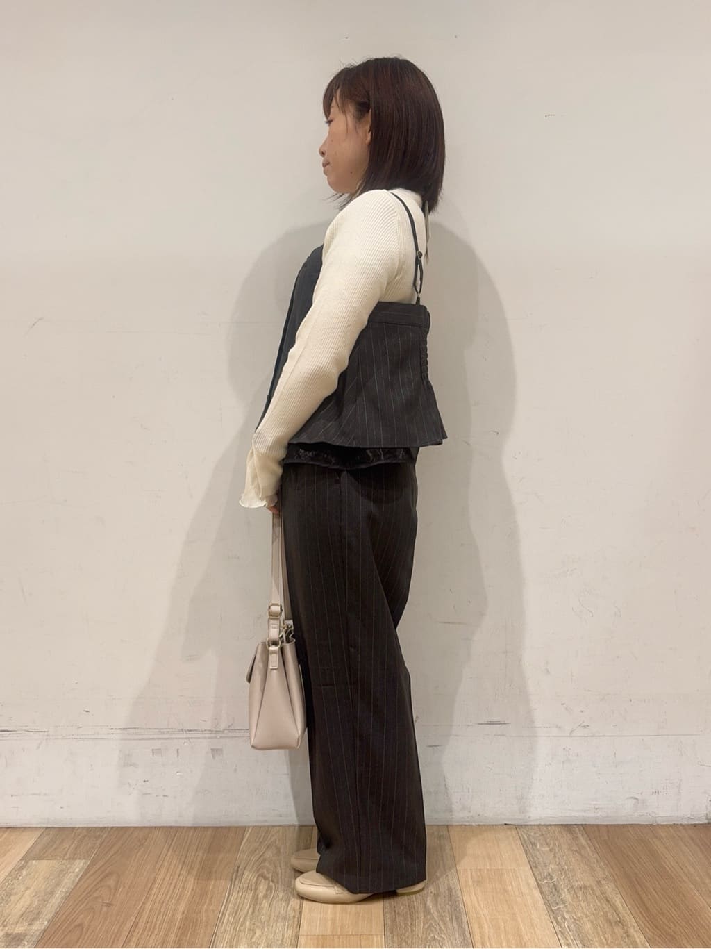 miさんの「grove｜【2点SET/体型カバー】透け感とレイヤードで大人の遊び心を、ビスチェSET UP」を使ったコーディネート