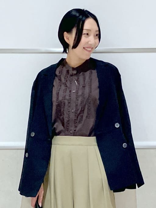 eriko さんの「Dessin｜【洗える】スタンドカラーフリルブラウス」を使ったコーディネート