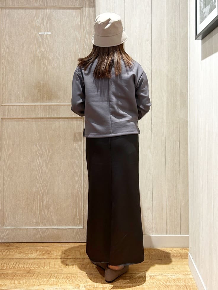 yukaさんの「SHOO･LA･RUE｜【S-LL】大人のデイリースタイルに お袖タック フェイクパール付きトップス」を使ったコーディネート