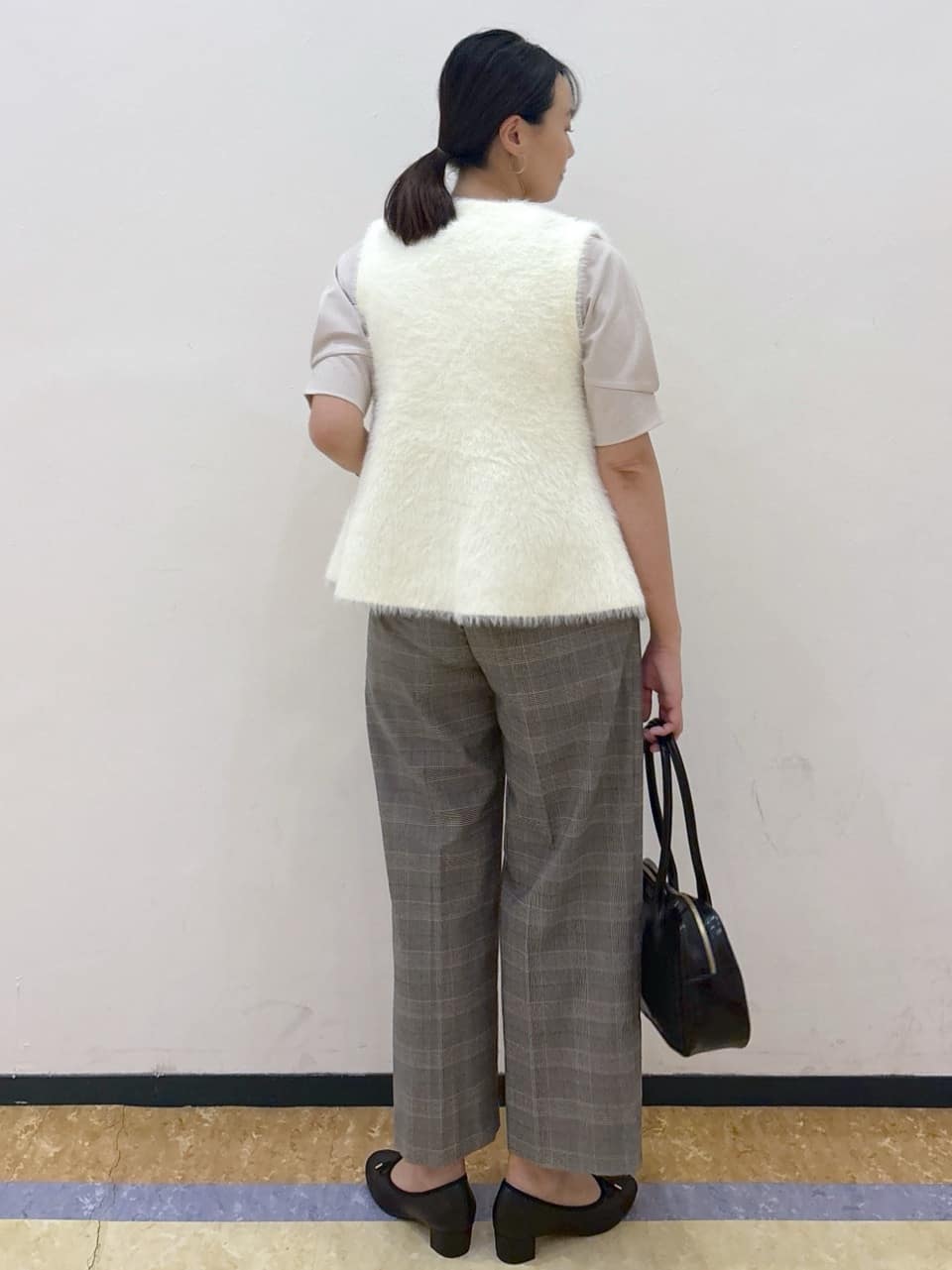 akariさんの「index｜《andGIRL掲載》フェザーペプラムジレ【洗濯機OK／抗ピル】」を使ったコーディネート