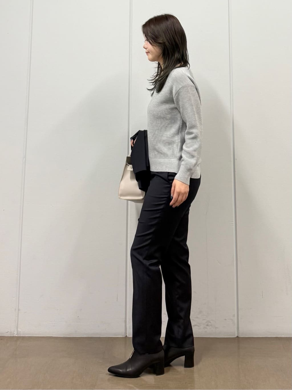 mizukiさんの「INDIVI｜【ウール混ラメ素材】Vネック煌めきニット」を使ったコーディネート