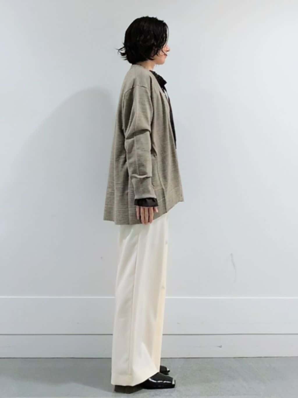 ミズタさんの「UNTITLED｜【アンサンブル可/洗える/ボタンなし】シルクウールカシミヤ 着流しカーディガン」を使ったコーディネート