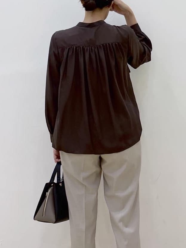 akariさんの「index｜ウールライクストレッチテーパードパンツ／セットアップ対応【洗濯機OK】」を使ったコーディネート