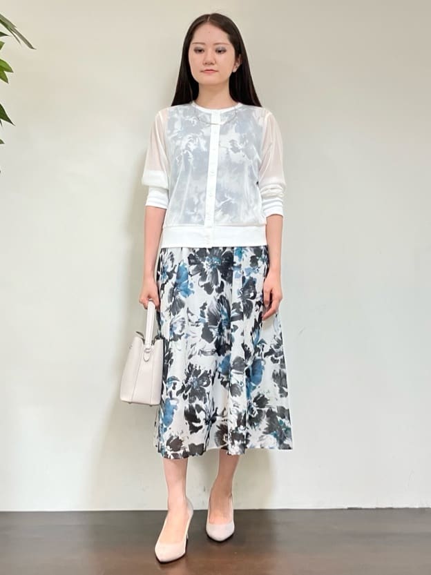 カレンさんの「UNTITLED｜【シアー/エレガント/花柄/夏ワンピ】ペイントフラワーワンピース」を使ったコーディネート