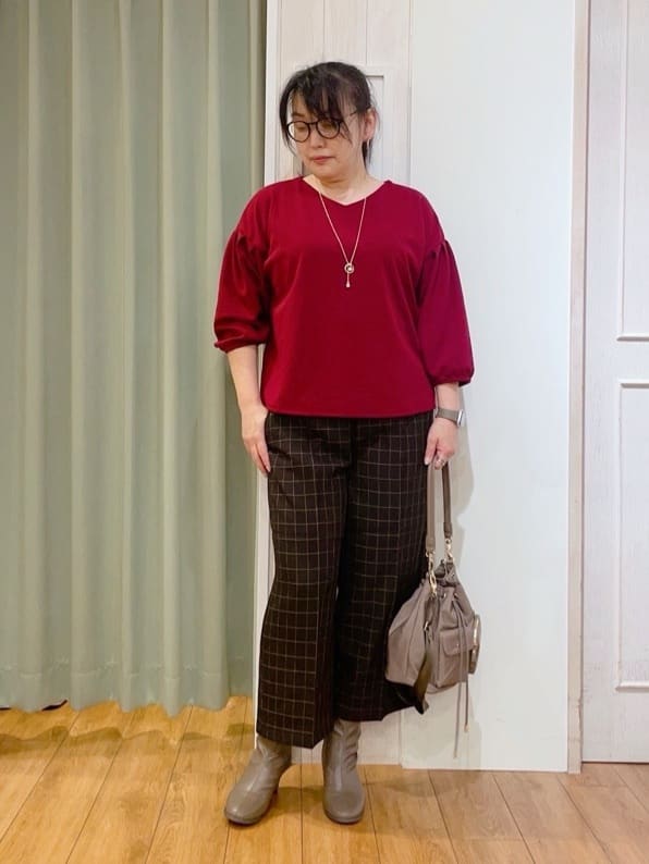 ke-yさんの「SHOO･LA･RUE｜【2点セット/7分袖】大人のきれい見え お袖タック入りアクセ付きトップス」を使ったコーディネート