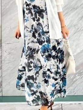 Miwaさんの「UNTITLED｜【シアー/エレガント/花柄/夏ワンピ】ペイントフラワーワンピース」を使ったコーディネート