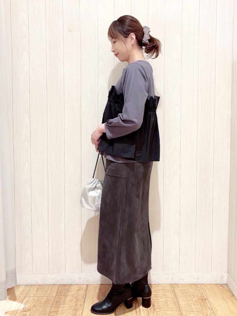 あいこさんの「SHOO･LA･RUE｜【洗濯機可/S-LL】1枚で華やか フリルドッキングトップス」を使ったコーディネート