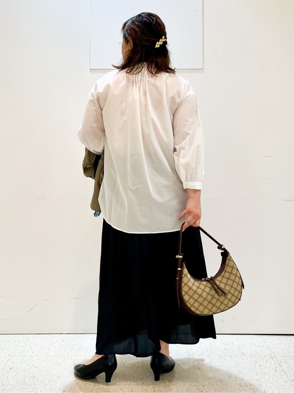 kimmyさんの「Reflect｜【程よいゆとり感／体型カバー】ピンタックデザインシャンブレーブラウス」を使ったコーディネート