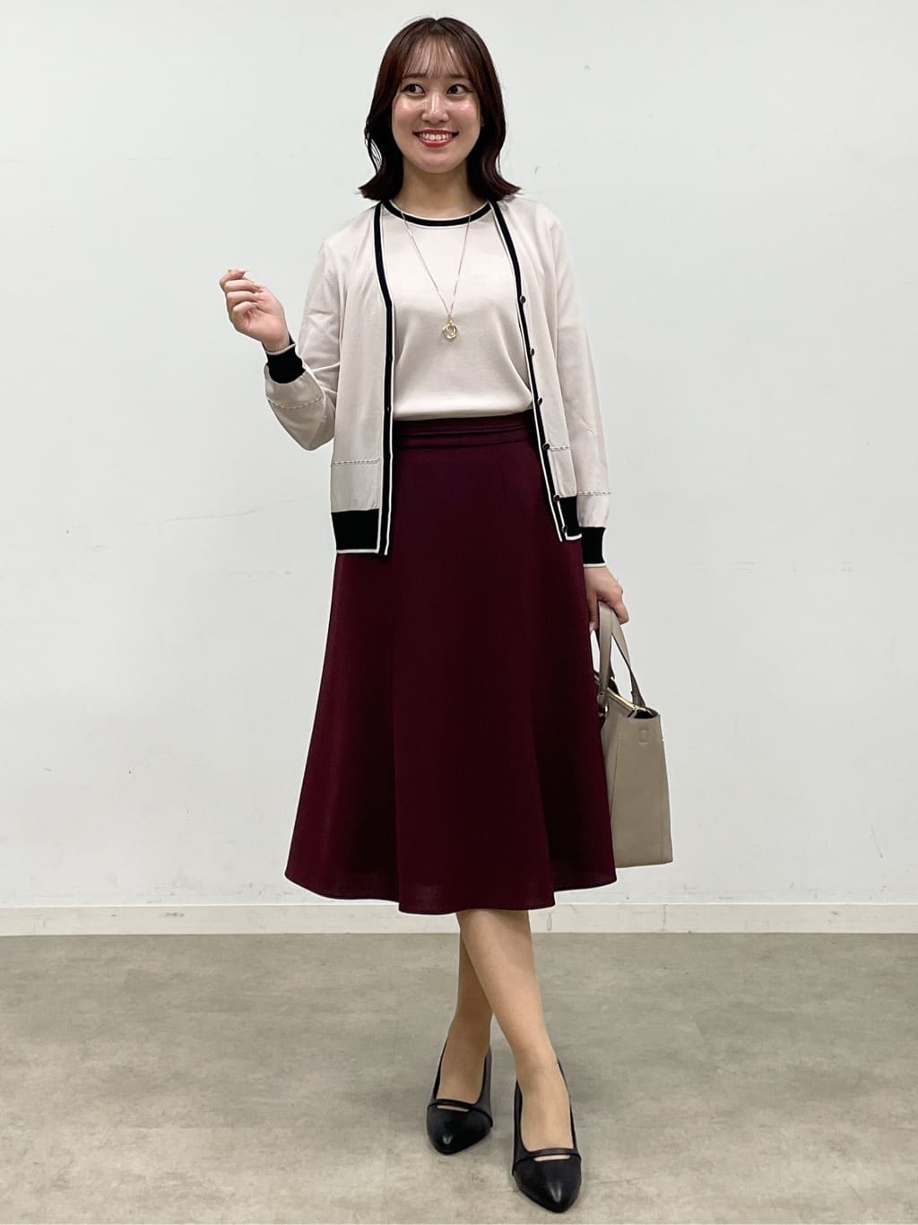 yukariさんの「Reflect｜【WEB先行カラーあり／手洗い可／アンサンブル可】バイカラーカーディガン」を使ったコーディネート
