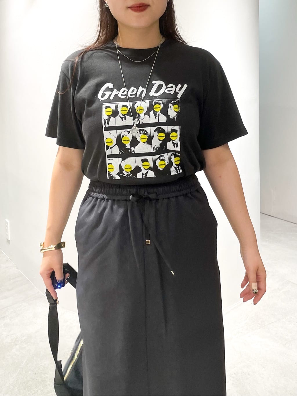 かりんさんの「OPAQUE.CLIP｜ロックTシャツ別注アソート【GREEN DAY／METALLICA／THE BEATLES】」を使ったコーディネート