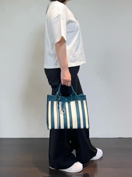 Asamiさんの「UNTITLED｜【コットン100/ゆったり/ショート丈/洗える】ベロアロゴTシャツ」を使ったコーディネート