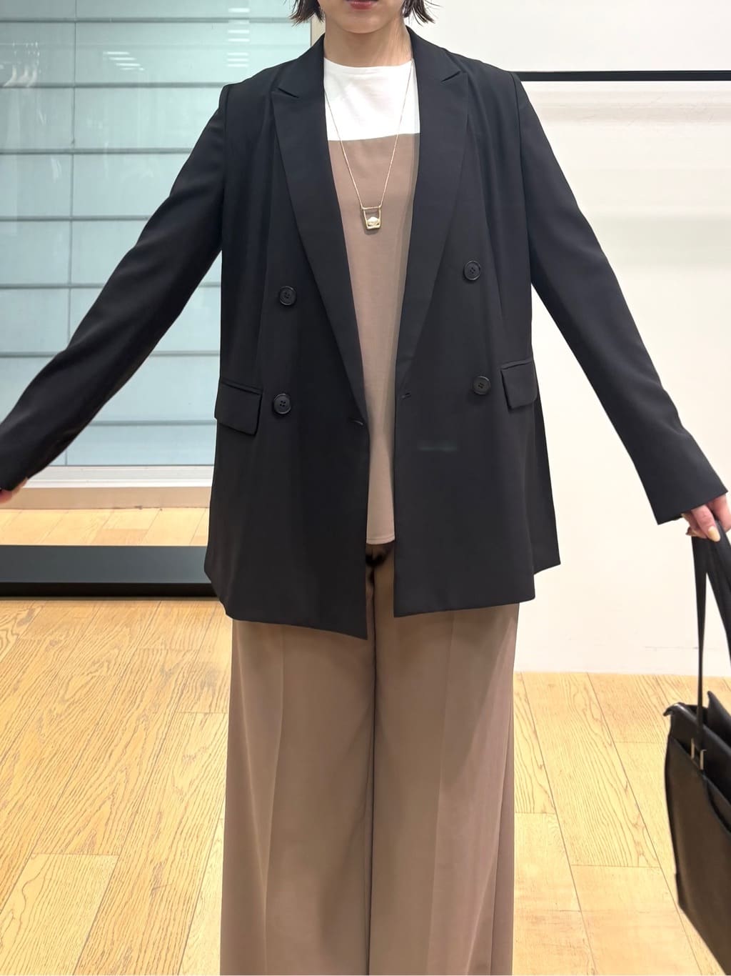 asamiさんの「INDIVI｜【セットアップ可能】ビスチェレイヤード風トップス」を使ったコーディネート
