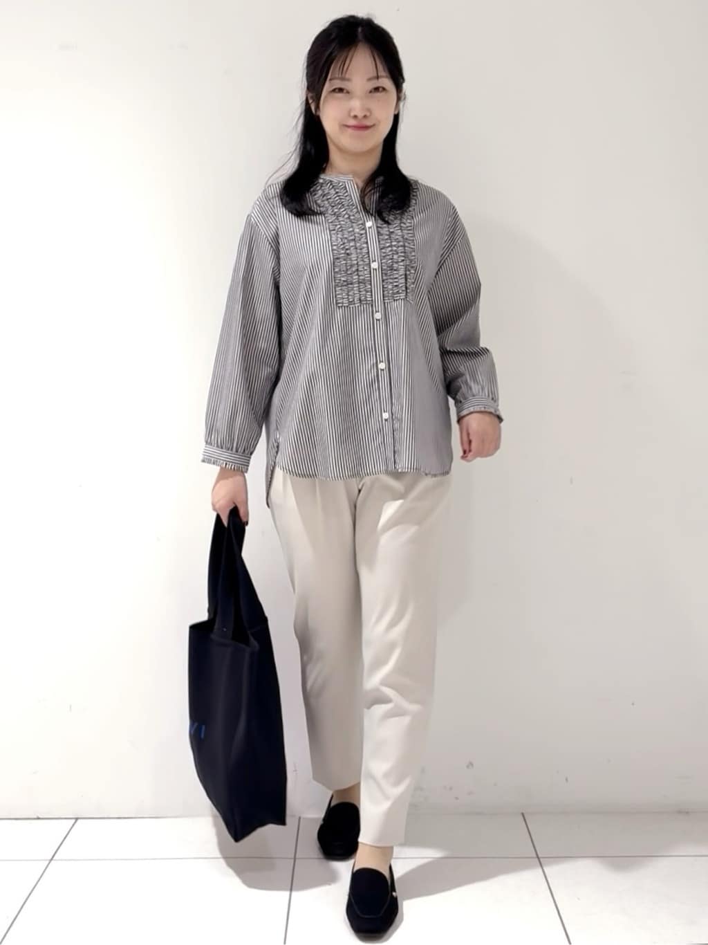momokoさんの「INDIVI｜【洗える】胸元タックフリル長袖ブラウス」を使ったコーディネート
