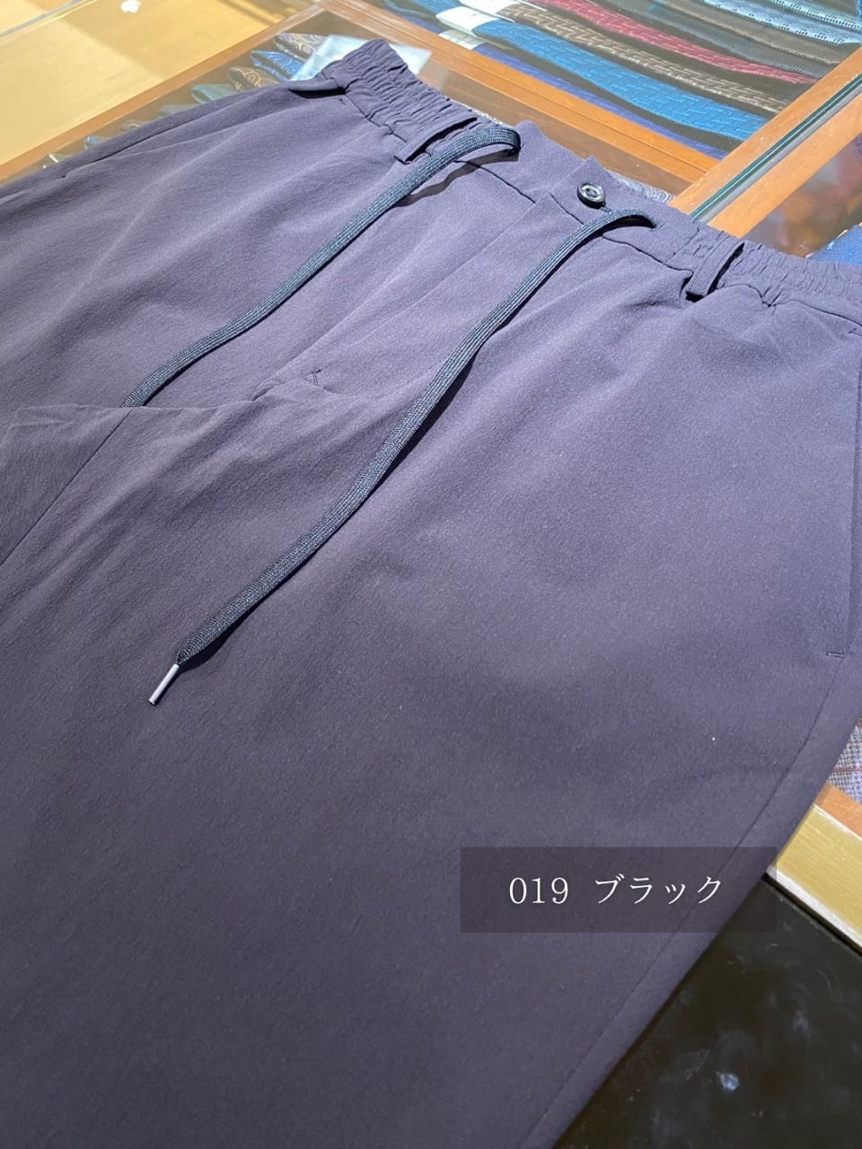 小南大和さんの「TAKEO KIKUCHI｜【3Dナイロンストレッチ】スリムイージーパンツ」を使ったコーディネート