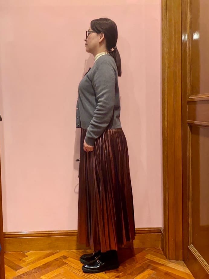 isoishiさんの「DRESSTERIOR｜◆【洗える/ストレッチ性/オンオフ】箔プリントプリーツスカート」を使ったコーディネート