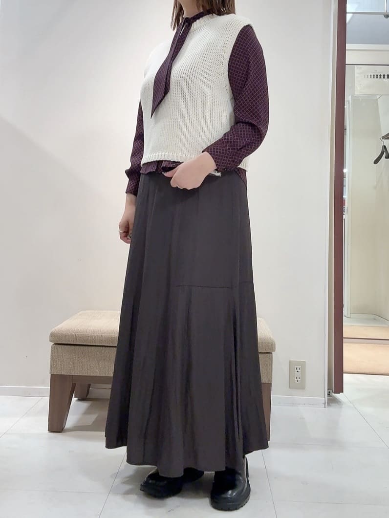 YUIさんの「UNTITLED｜【レイヤード/前ボタン】2WAYニットベスト」を使ったコーディネート
