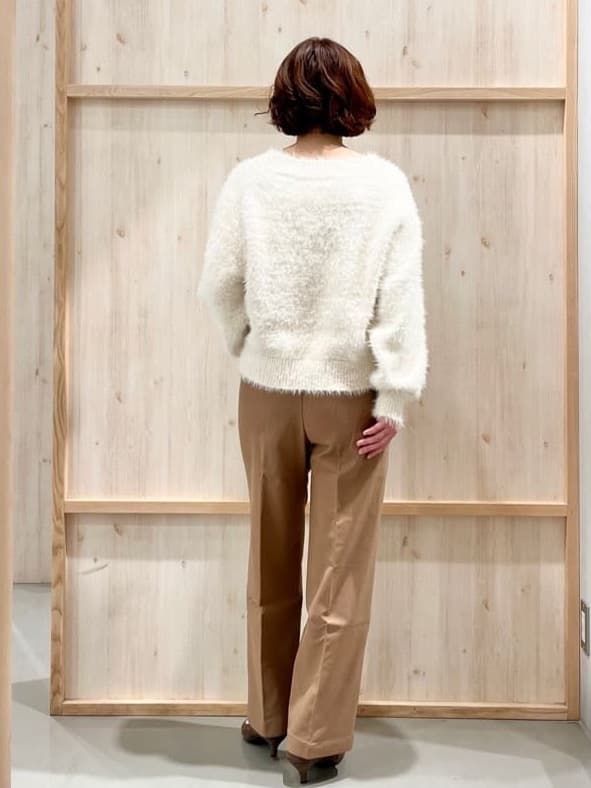 nakoさんの「THE SHOP TK｜着るたびときめく ふんわりフェザーシャギーニット」を使ったコーディネート