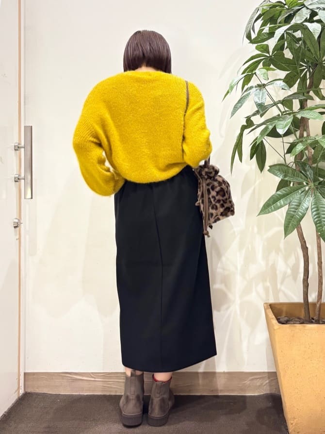 TOWAさんの「SHOO･LA･RUE｜【S-LL/あったか】すらりときれい見え ベイカー風ナロースカート」を使ったコーディネート